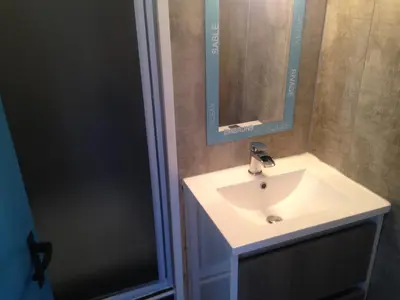 Salle de bains dans l'établissement La Triere