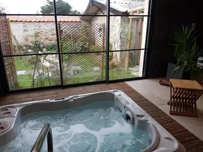 Piscine de l'établissement détente gite et spa entre mer et marais ou située à proximité