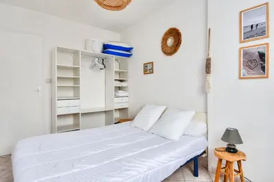 Un ou plusieurs lits dans un hébergement de l'établissement 100m de la plage des Mouettes, appartement pour 4