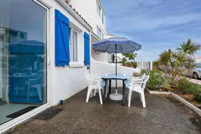 Balcon ou terrasse dans l'établissement 100m de la plage des Mouettes, appartement pour 4