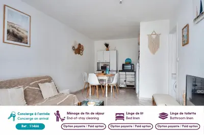 Télévision ou salle de divertissement dans l'établissement 100m de la plage des Mouettes, appartement pour 4