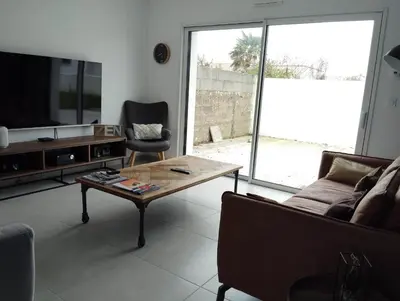 Télévision ou salle de divertissement dans l'établissement MAISON 3 chbres 3 étoiles St Gilles X de Vie