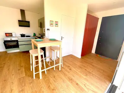 Cuisine ou kitchenette dans l'établissement Charmant studio Pornicais