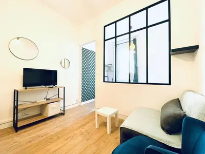 Télévision ou salle de divertissement dans l'établissement Lodge Cassard