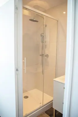 Salle de bains dans l'établissement Le Rozé - Appart'Escale