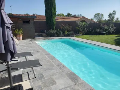 Piscine de l'établissement Gîte à SAINT ANDRE DE LA MARCHE proche du Puy du foù ou située à proximité