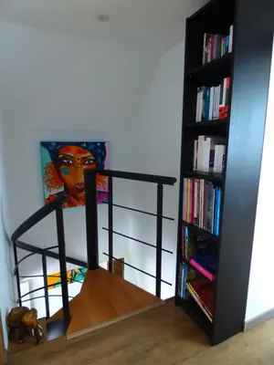 Bibliothèque dans la maison de vacances