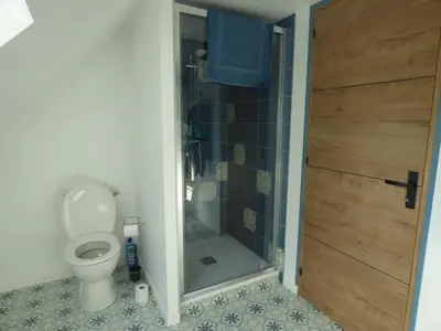 Salle de bains dans l'établissement Petite maison en Brière.