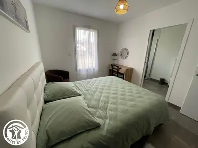 Un ou plusieurs lits dans un hébergement de l'établissement Maison PMR avec Jardin, 8 km de St-Gilles-Croix-de-Vie, 3 Chambres, Wifi et Vélos - FR-1-426-540