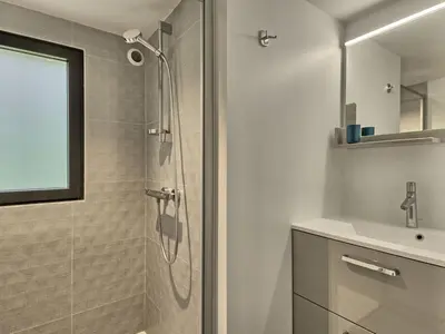Salle de bains dans l'établissement Holiday Home La Rose des Sables by Interhome