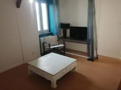 Télévision ou salle de divertissement dans l'établissement maison pleine de charme