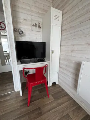 Télévision ou salle de divertissement dans l'établissement Studio hyper centre Pornichet