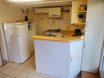 Cuisine ou kitchenette dans l'établissement La Maison Du Puy