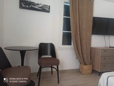 Télévision ou salle de divertissement dans l'établissement Chez isa