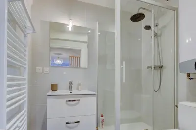 Salle de bains dans l'établissement Le Jade - Appart'Escale