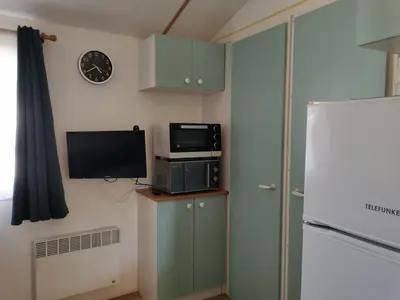 Cuisine ou kitchenette dans l'établissement Mobil Home 4 pers proche Puy du Fou et Montaigu (Vendée 85)