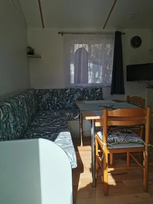 Coin salon dans l'établissement Mobil Home 4 pers proche Puy du Fou et Montaigu (Vendée 85)