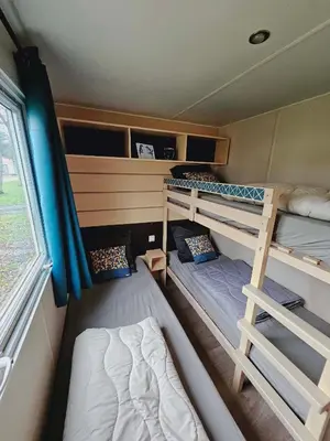 Un ou plusieurs lits dans un hébergement de l'établissement Bungalow Cosy équipé