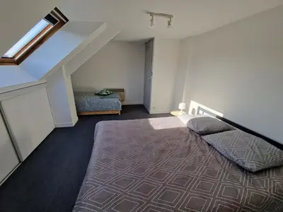 Un ou plusieurs lits dans un hébergement de l'établissement Maison 6 chambres Saint Nazaire 5 min de la mer