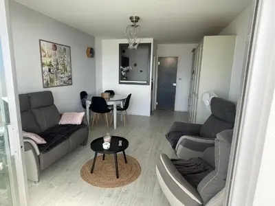 Coin salon dans l'établissement Appartement avec vue mer