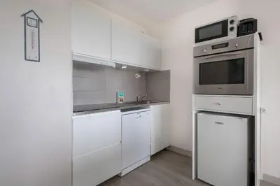 Cuisine ou kitchenette dans l'établissement St Brévin - Studio - 4 Pers - Vue Mer