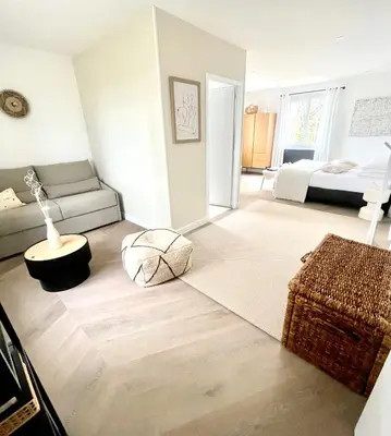 Un ou plusieurs lits dans un hébergement de l'établissement LES 15 CHENES Chambres d hôtes, parc arboré de 5000 m2 à 20KM du PUYDUFOU Une suite familiale et 3 chambres doubles