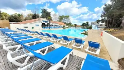 Piscine de l'établissement Naphtase - MH487S - Pause Privilège ou située à proximité
