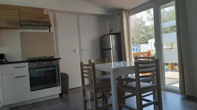 Cuisine ou kitchenette dans l'établissement Le Bois Dormant