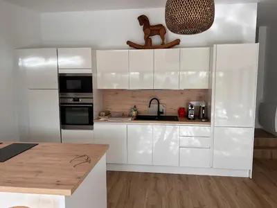 Cuisine ou kitchenette dans l'établissement Villa Robinia Cormier 150 m de la plage