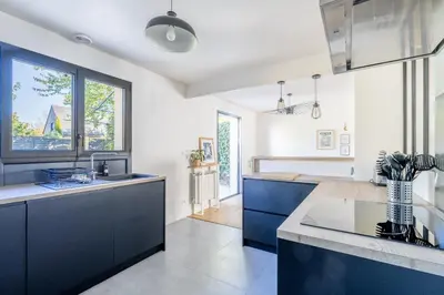 Cuisine ou kitchenette dans l'établissement Le coin des Songes - Maison avec jardin