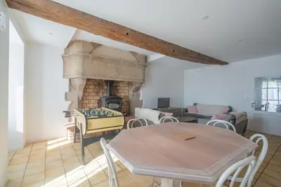 Coin salon dans l'établissement LE RELAIS DU ROY - Maison proche Cholet et Puy dufou