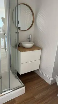 Salle de bains dans l'établissement Studio face mer pieds dans l’eau