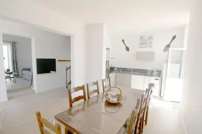 Télévision ou salle de divertissement dans l'établissement Le gîte de Kelly