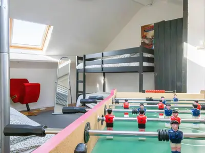 Salle de jeux dans l'établissement La Casse Dorée - Terrasse & Gare à proximité