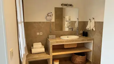 Salle de bains dans l'établissement Château du Beugnon