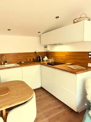 Cuisine ou kitchenette dans l'établissement L Ecrin Solaire
