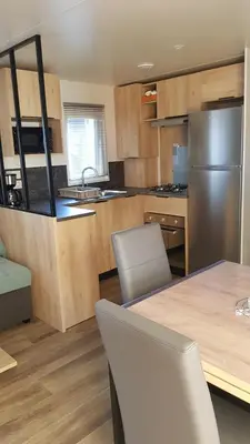Cuisine ou kitchenette dans l'établissement Chez Loulou F77
