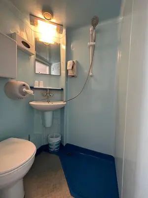 Salle de bains dans l'établissement Hôtel de Nantes