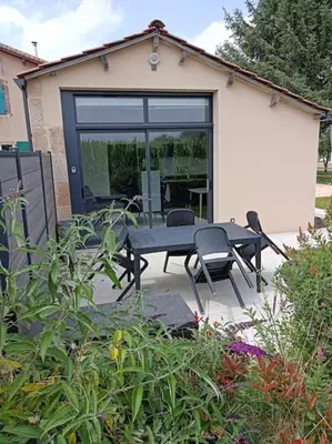 Jardin de l'établissement GITE LA POISSONNIERE