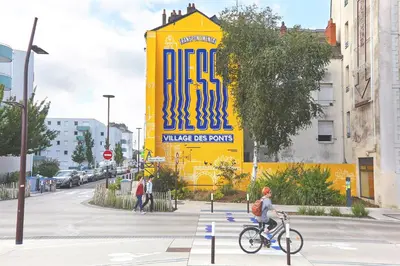 Vélo sur le terrain de l'établissement Appartement élégant proche Tramway & Centre-Ville ou dans les environs