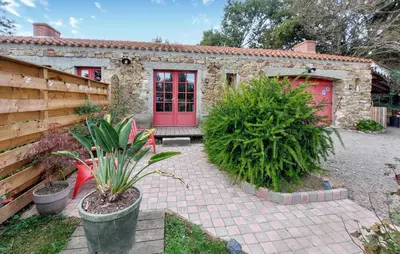 Jardin de l'établissement Stunning Home In Frossay With Wifi