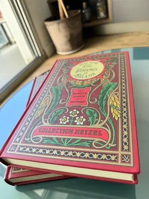 Bibliothèque dans l'appartement