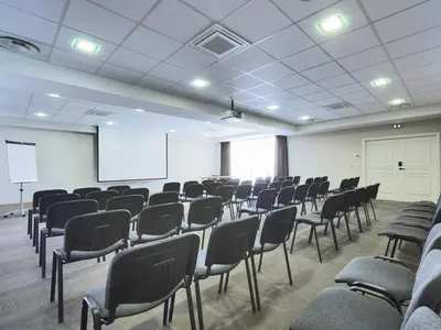 Espace de conférence ou salle de réunion dans l'établissement Kyriad Angers Ouest Beaucouzé