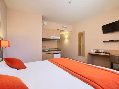 Cuisine ou kitchenette dans l'établissement Kyriad Angers Ouest Beaucouzé