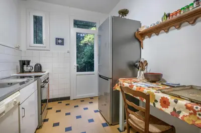 Cuisine ou kitchenette dans l'établissement Maison à 350m de la plage pour 6 à St Brevin