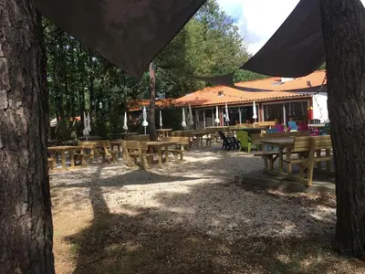 Restaurant ou autre lieu de restauration dans l'établissement MH 2 ch 5 pers Cœur de Vendée Puy du Fou Helfest