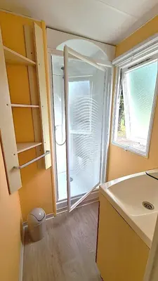 Salle de bains dans l'établissement MH 2 ch 5 pers Cœur de Vendée Puy du Fou Helfest