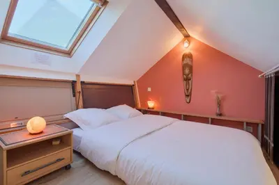 Un ou plusieurs lits dans un hébergement de l'établissement Bel appartement, mezzanine, calme, 2 coins bureaux - Home'ponopono