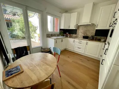 Cuisine ou kitchenette dans l'établissement Villa SEA VIEW Pornic Harbor. Vue mer. 4 rooms
