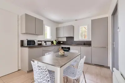 Cuisine ou kitchenette dans l'établissement Campagne Vendéenne, Maison pour 6